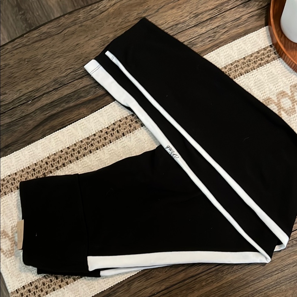 Black‎ Leggings with White Stripes